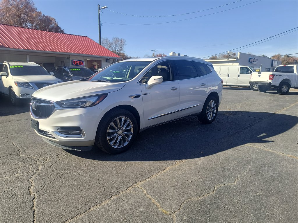 2020 Buick Enclave Essence's photo