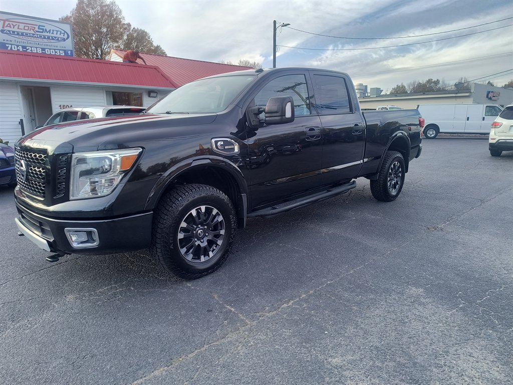 2017 Nissan Titan XD Pro-4X's photo