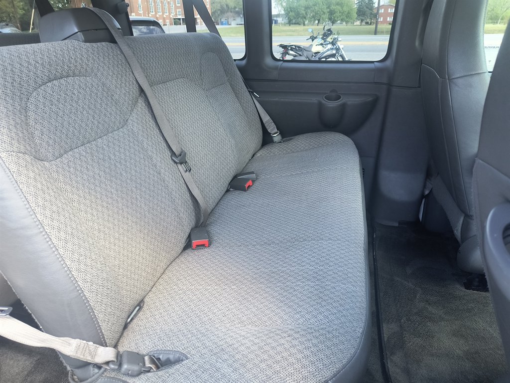 2019 Chevrolet Express Passenger LT - Photo 22