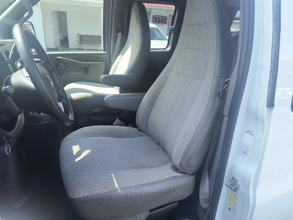 2019 Chevrolet Express Passenger LT - Photo 14