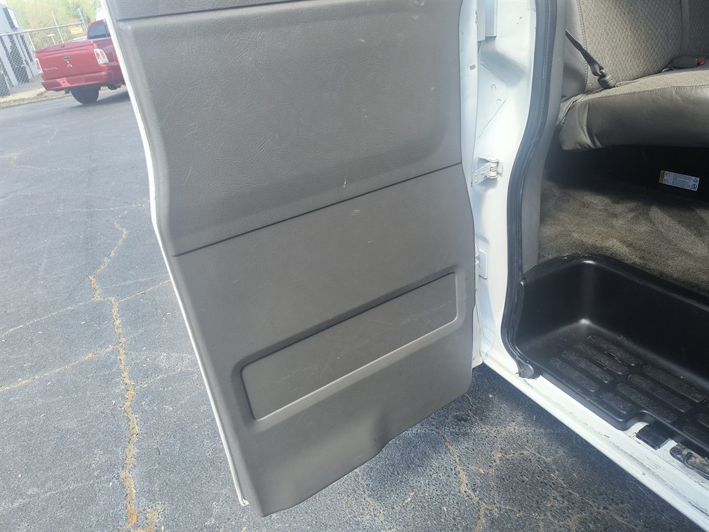 2019 Chevrolet Express Passenger LT - Photo 27