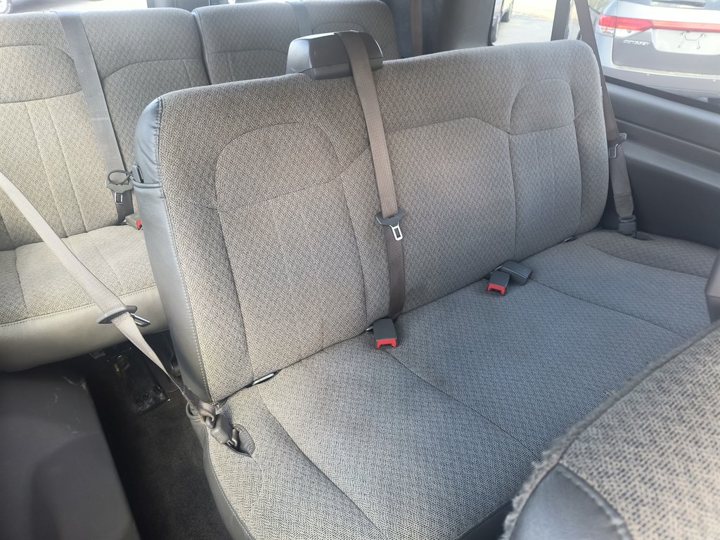 2019 Chevrolet Express Passenger LT - Photo 24