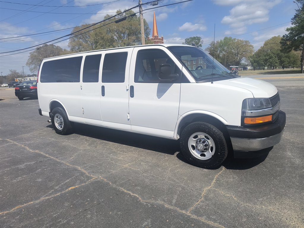 2019 Chevrolet Express Passenger LT - Photo 11