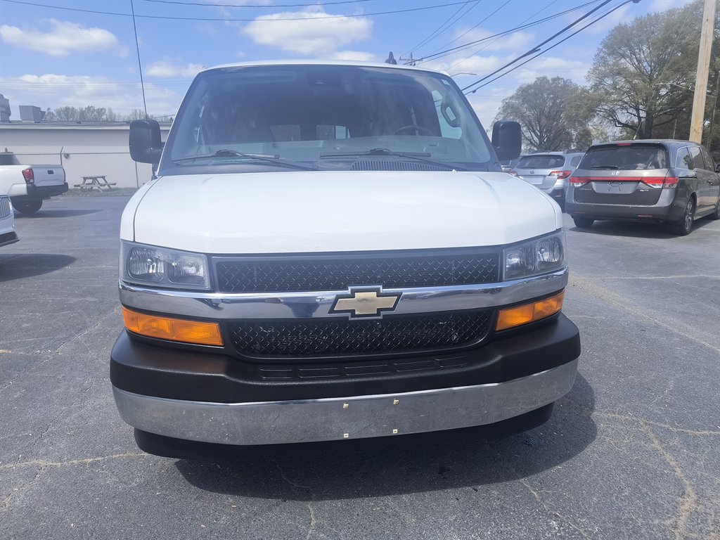 2019 Chevrolet Express Passenger LT - Photo 6