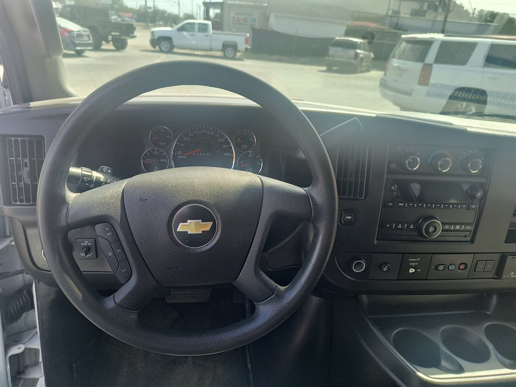 2019 Chevrolet Express Passenger LT - Photo 15