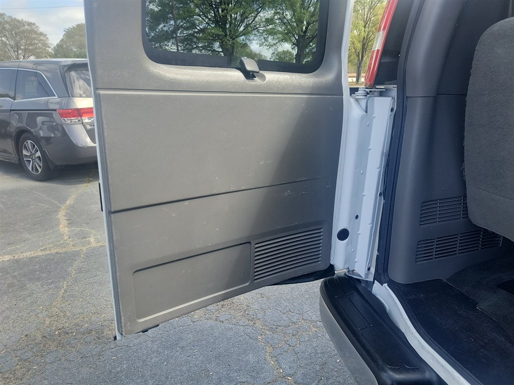 2019 Chevrolet Express Passenger LT - Photo 29