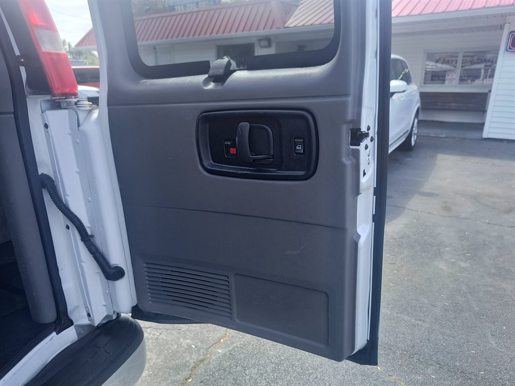 2019 Chevrolet Express Passenger LT - Photo 30