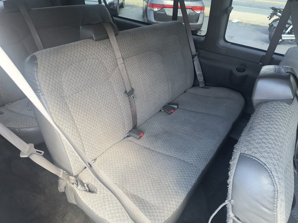 2019 Chevrolet Express Passenger LT - Photo 23