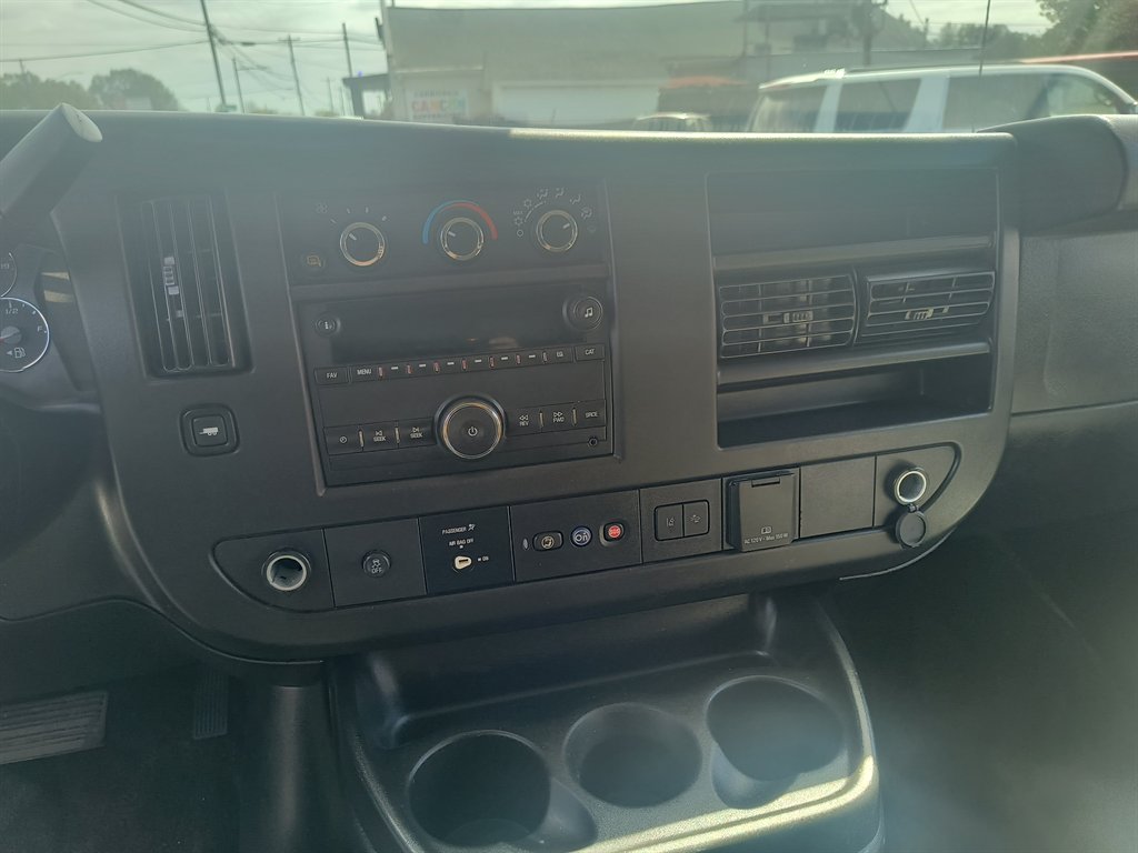 2019 Chevrolet Express Passenger LT - Photo 16