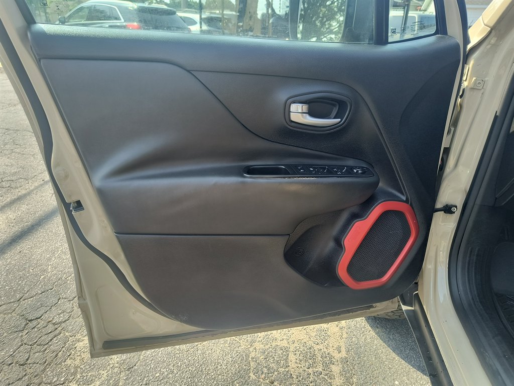 2015 Jeep Renegade Trailhawk - Photo 17