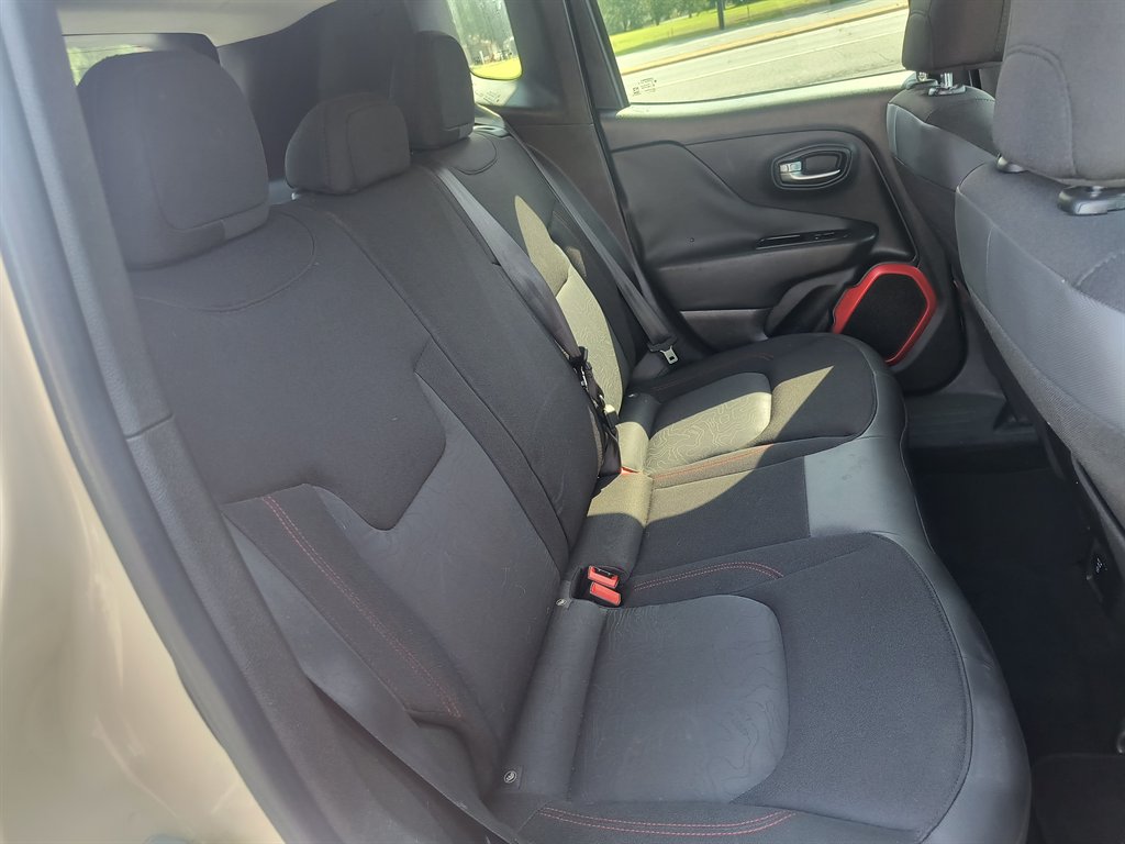 2015 Jeep Renegade Trailhawk - Photo 24