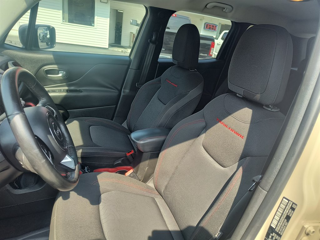 2015 Jeep Renegade Trailhawk - Photo 15