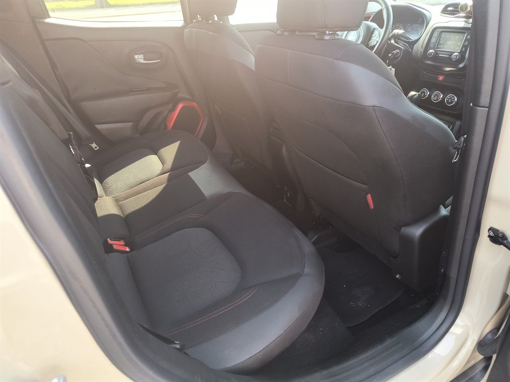 2015 Jeep Renegade Trailhawk - Photo 22