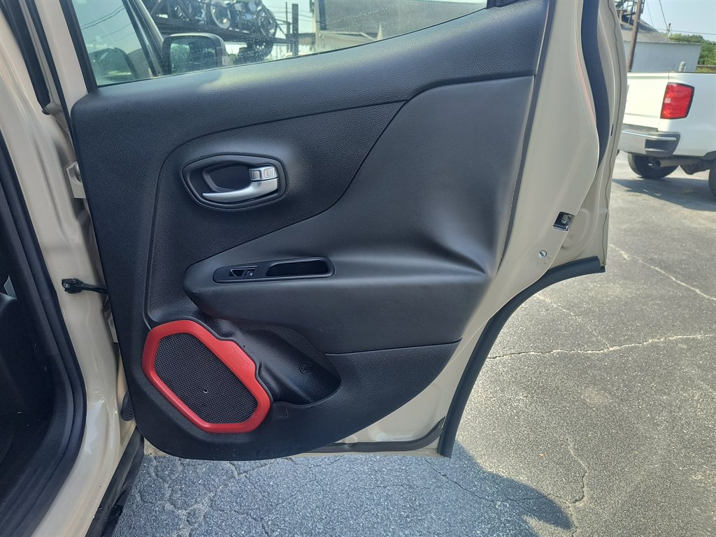 2015 Jeep Renegade Trailhawk - Photo 25