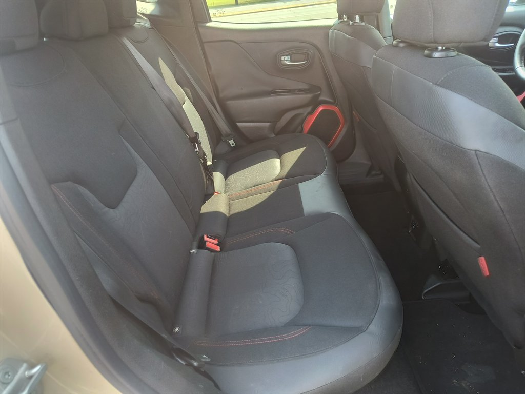 2015 Jeep Renegade Trailhawk - Photo 23