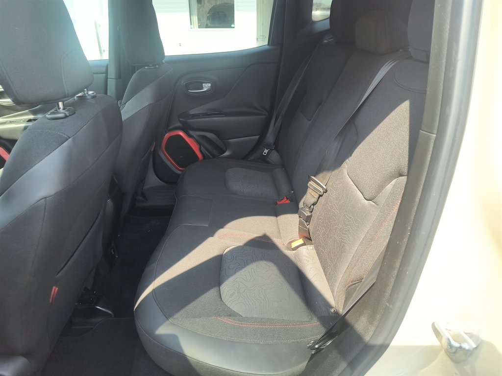 2015 Jeep Renegade Trailhawk - Photo 28
