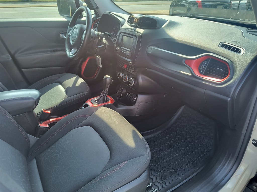 2015 Jeep Renegade Trailhawk - Photo 18