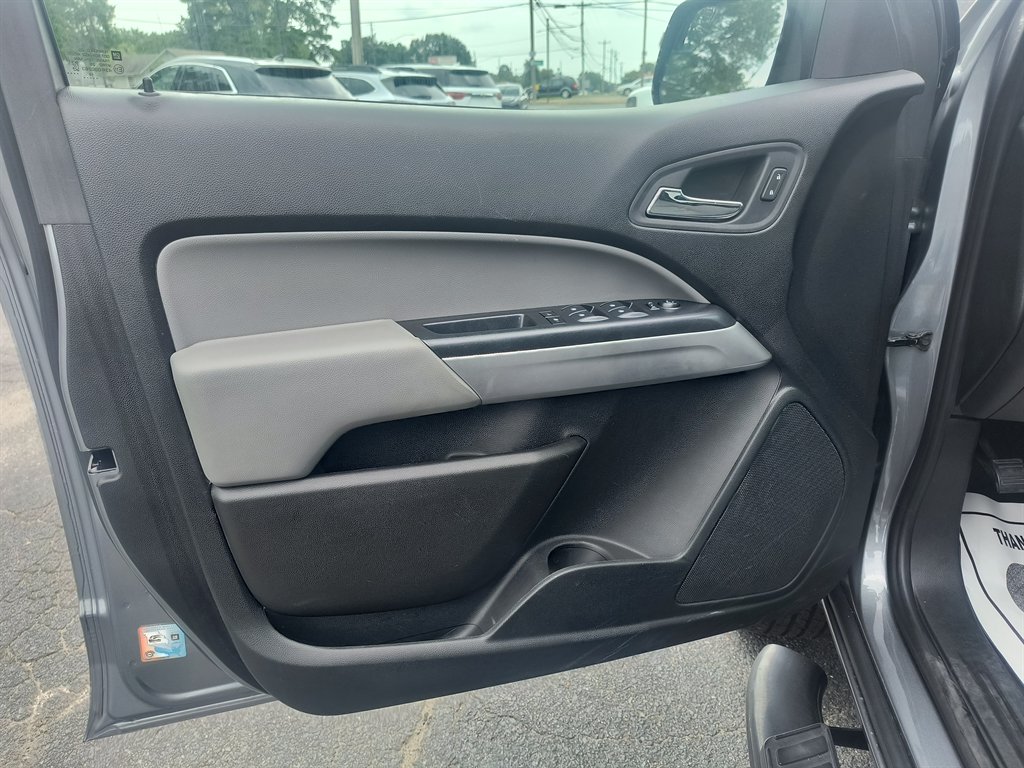 2020 Chevrolet Colorado LT - Photo 18